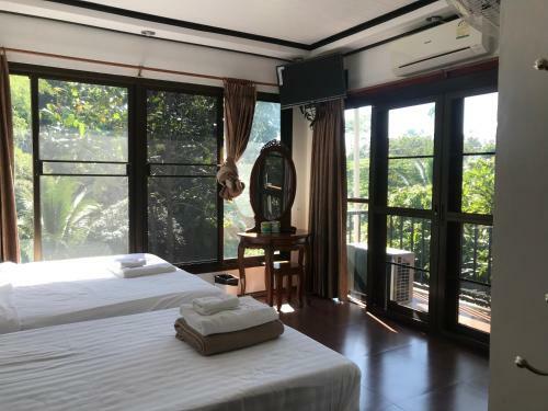 Hostal V&k Baansuankaew Resort