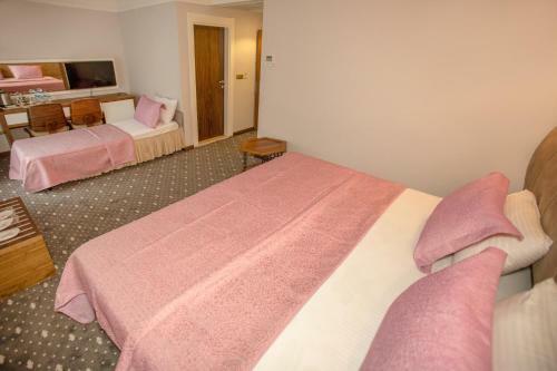 Jolnar Garden Hotel