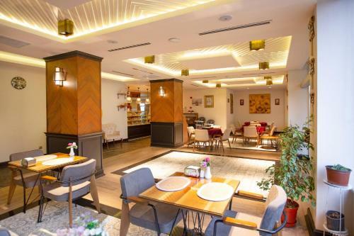 Jolnar Garden Hotel