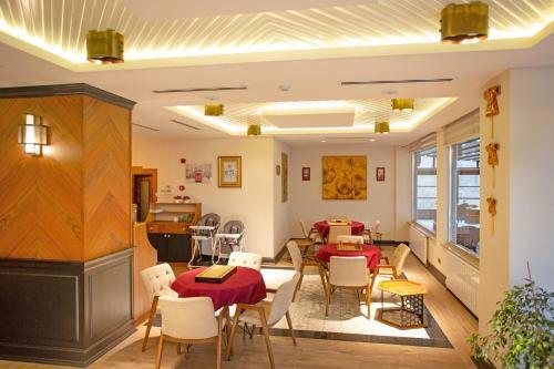 Jolnar Garden Hotel
