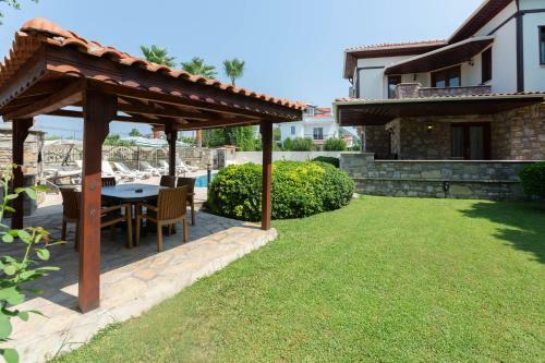 Villa Celik - 4 Bedrooms