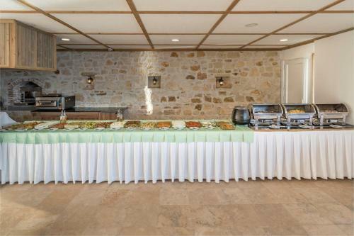 Troas Beach Hotel