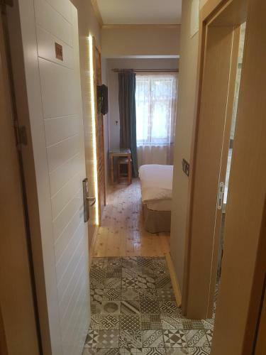 Sis Hotel