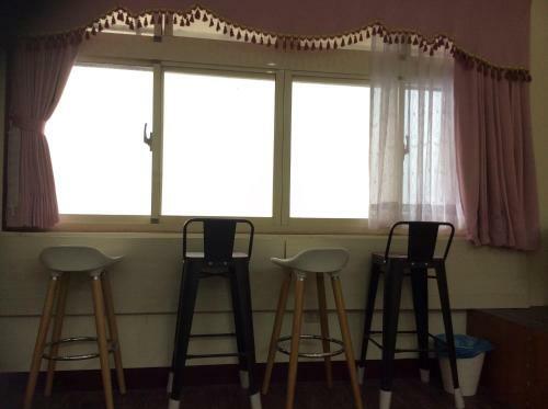 Orange Pig Inn