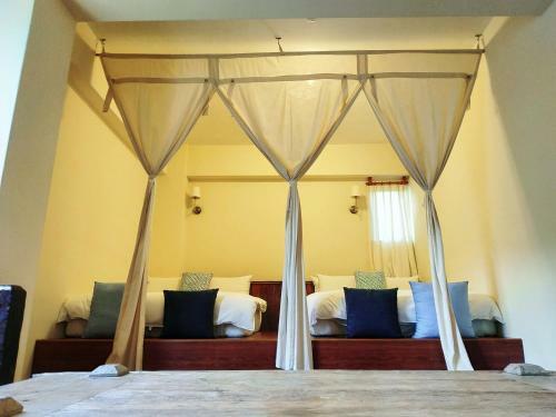 Cenacle B & B