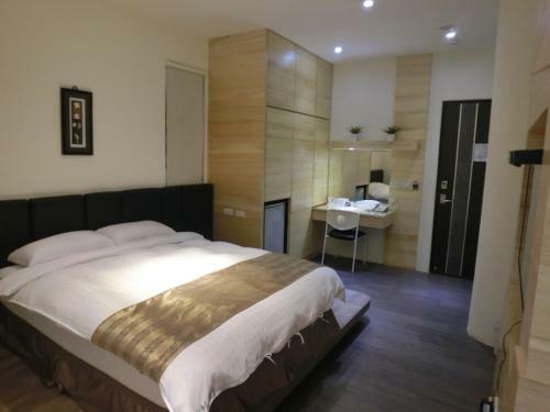 Happy Hotel