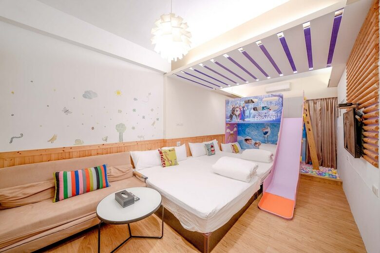 Hotel Treasure House