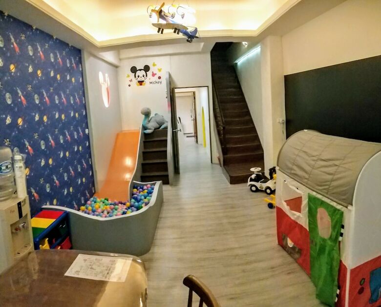 Hotel Treasure House