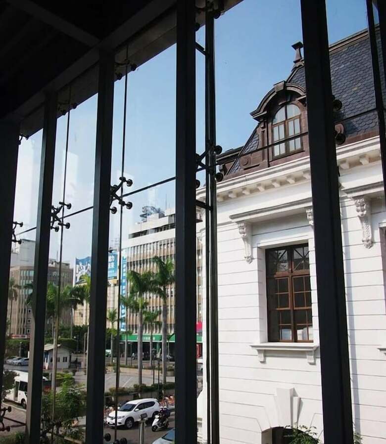 A Ace Hotel