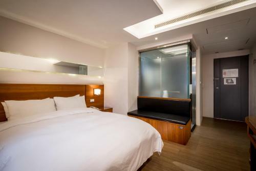 Royal Garden Hotel
