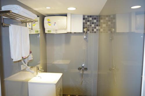 Hotel E-house 169