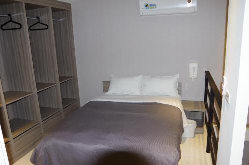 Hotel E-house 169