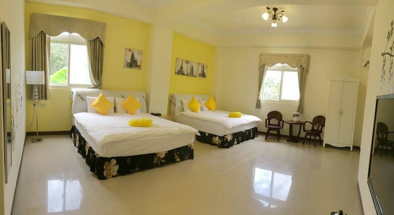 Bed & Breakfast Love Fun House