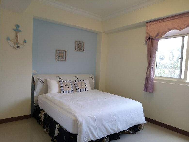 Bed & Breakfast Love Fun House