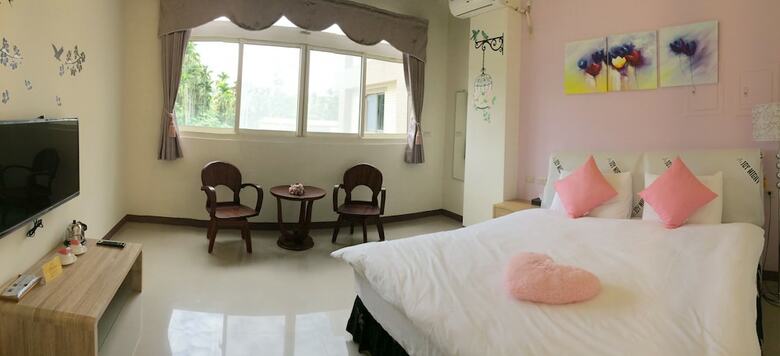 Bed & Breakfast Love Fun House