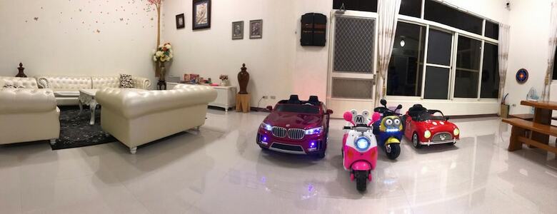 Bed & Breakfast Love Fun House