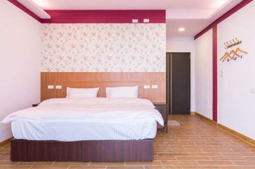 Iris Farmhouse