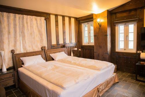Black Forest Manor