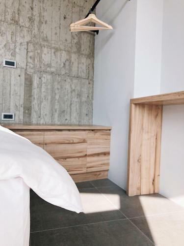 Bed & Breakfast Timeline Cafe Studio