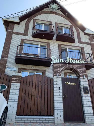 Hostal Sun House