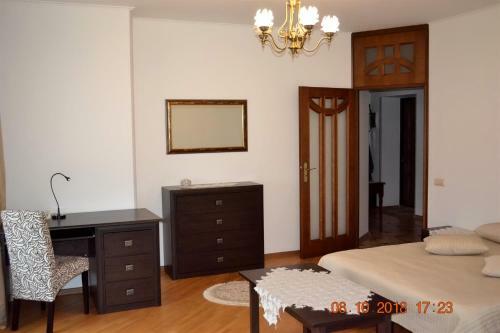 Sunny Apartment In The City Center