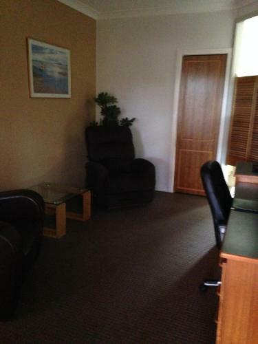 Francis Phillip Motor Inn And The Lodge