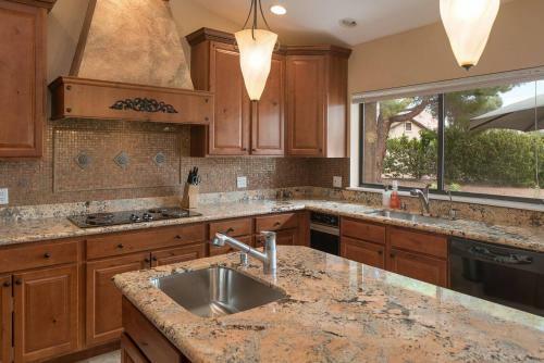 Sedona Spectacle Main And Guest House Sleeps 20