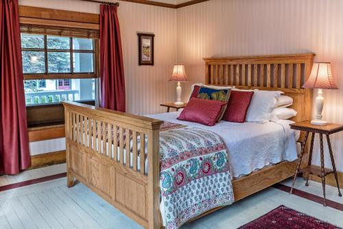 Mccloud Hotel