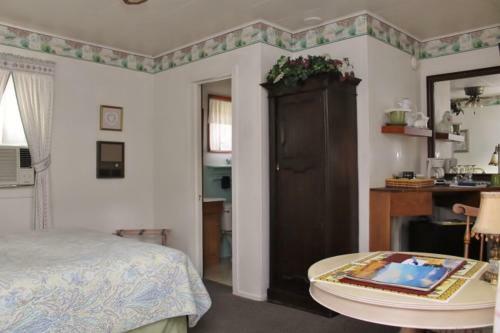 Piety Hill Cottages Motel And Bed And Breakfast