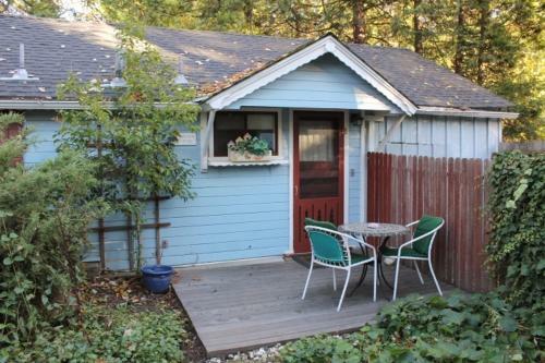 Piety Hill Cottages Motel And Bed And Breakfast