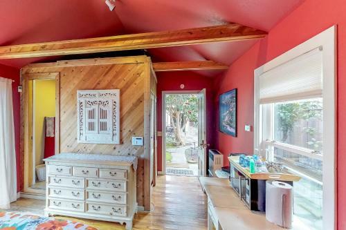English Garden Studio Suite