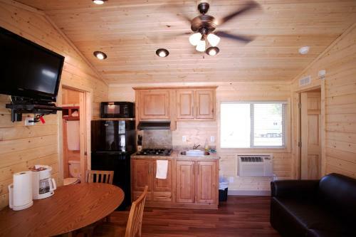 Tahoe Valley Cottage 5