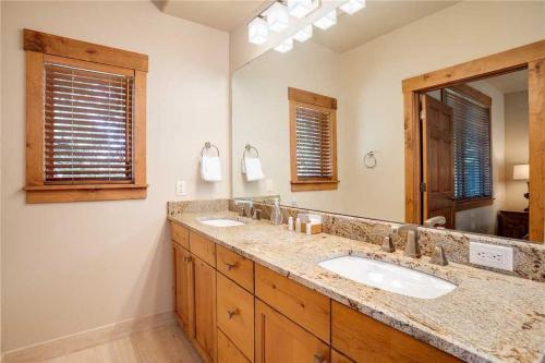 2103 Timberline Lodge, Trappeur's Crossing