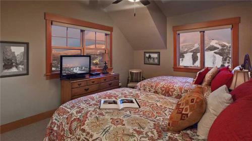 Storm Peak Chalet - 4br Home + Private Hot Tub