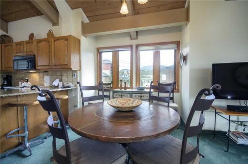 West Condominiums - W3531