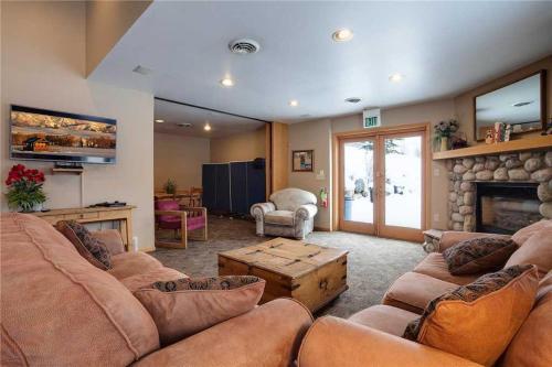 Rockies Condominiums - R2301