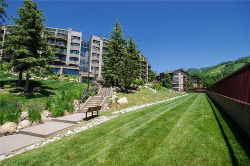 Bronze Tree Condominiums - Bt605