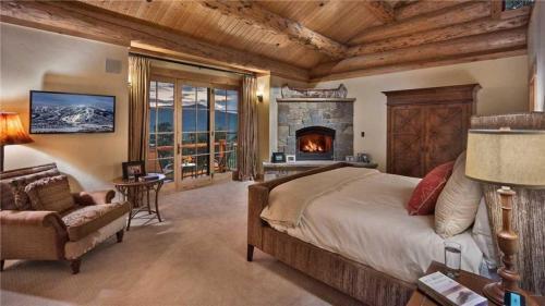 Panorama Lodge North: Luxury Log Home With Hot Tub, Elevator, Views (5br)