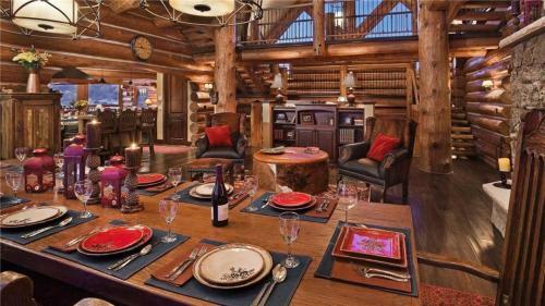 Lookout Lodge - Iconic Ultra Luxury Private Home