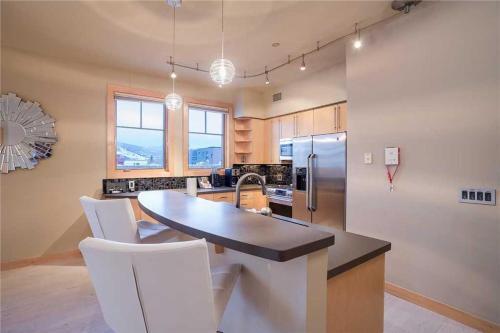 Alpenglow Condominiums - Alp2c