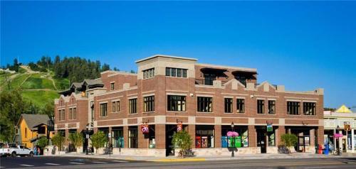 Alpenglow Condominiums - Alp2c