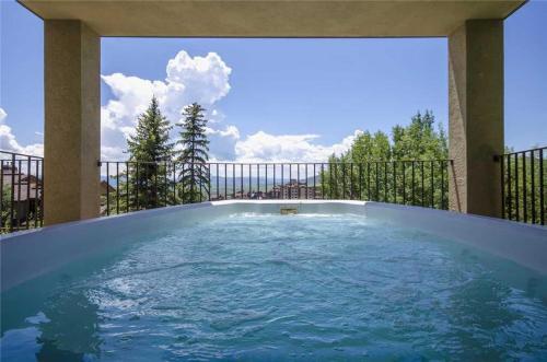 Bronze Tree Condominiums - Bt606