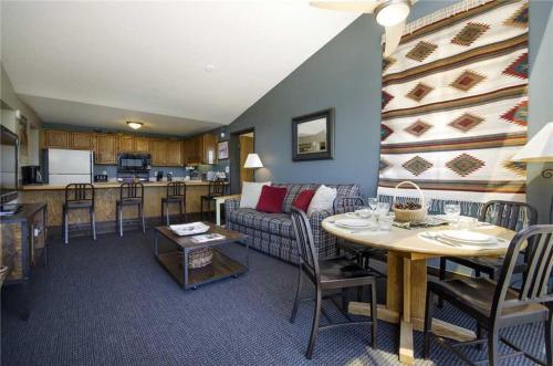 Bronze Tree Condominiums - Bt606