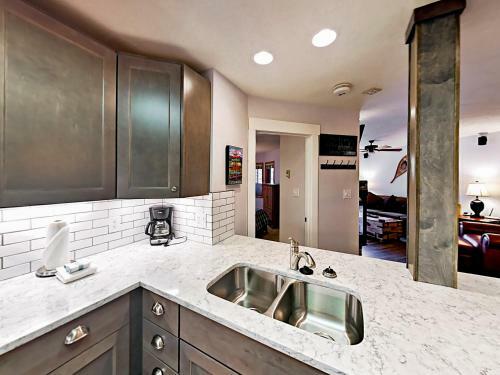 Apartamento 2800 Village Drive Condo Unit 1101