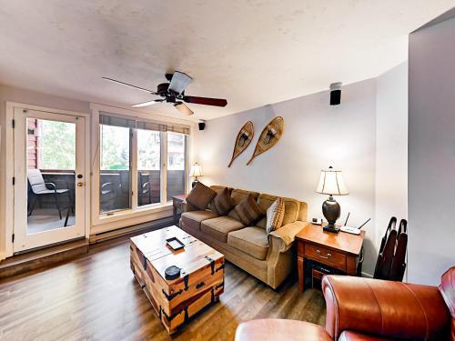 Apartamento 2800 Village Drive Condo Unit 1101