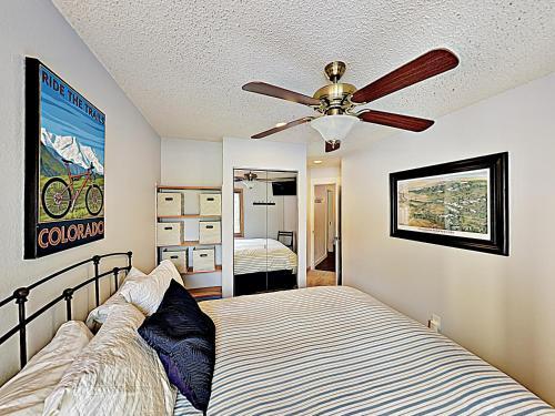 Apartamento 2800 Village Drive Condo Unit 1101