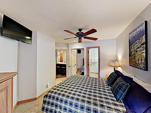 Apartamento 2800 Village Drive Condo Unit 1101