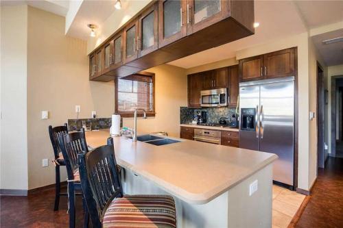 Howelsen Place - H208b