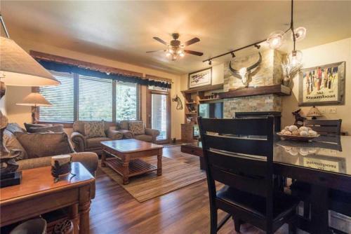 3110 Champagne Lodge, Trappeur's Crossing