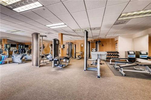 Christie Club 325